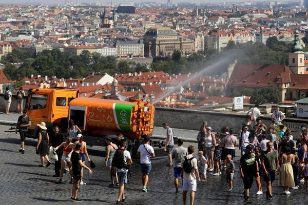Engineers designed a new type of window that keeps homes cooler in summer and warmer in winter