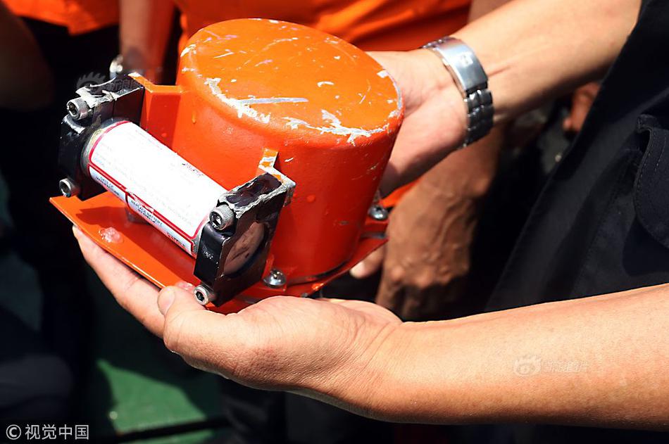 Park rangers teach visitors about fire prevention in wilderness areas