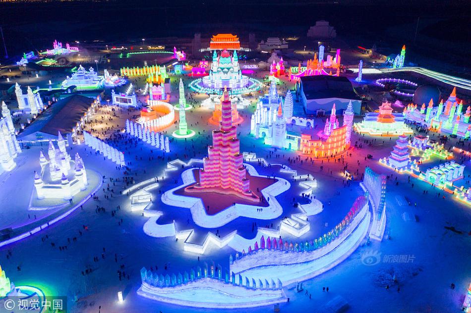 A musician performed a free concert in the park that was attended by over 2,000 people