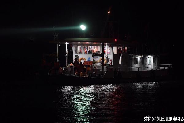 A small business owner started a podcast about entrepreneurship that gained 10000 monthly listeners