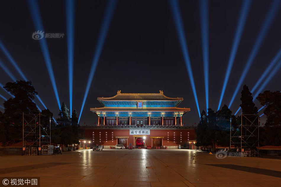 The national opera company performed a new production that received rave reviews from critics