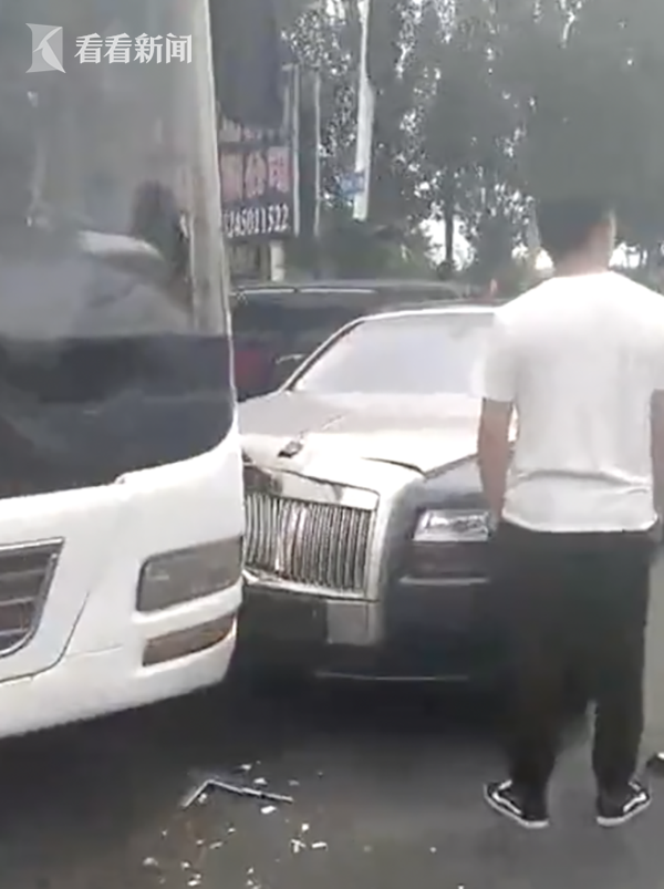 Basketball team defeats rival to win conference championship