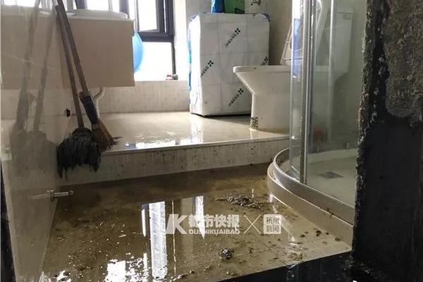 Researchers at a tech institute created a new type of flexible screen that can be folded 100,000 times without damage