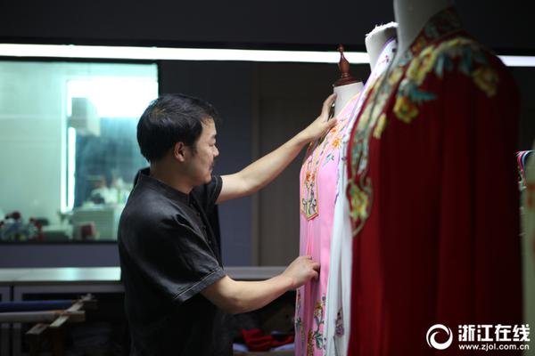 A new study showed that listening to upbeat music while working out increases endurance