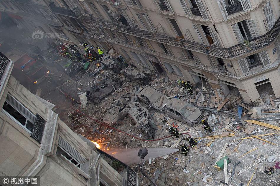 The stock market dropped 1.5% after a leading tech company reported lower-than-expected sales