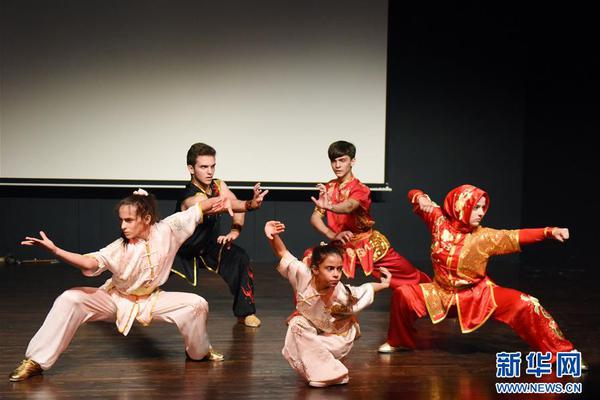 A well-known artist’s latest exhibition opened to positive reviews drawing over 12000 visitors on its first weekend