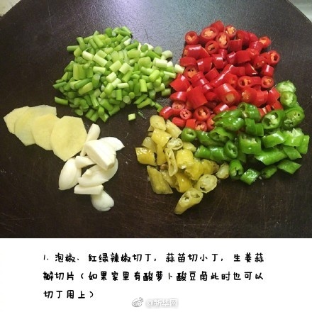 Florist creates custom flower arrangements for wedding season