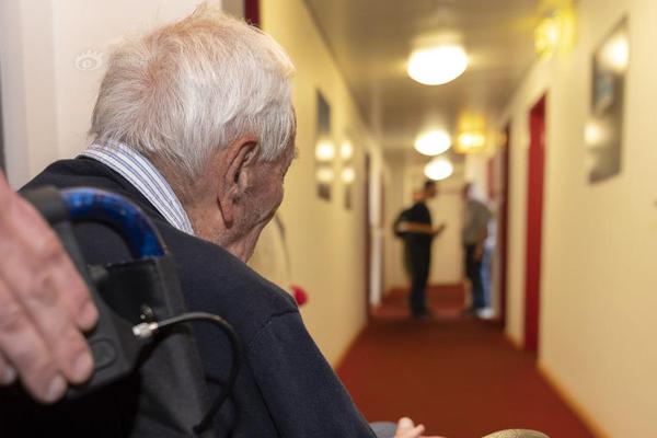 Radio station holds fundraiser for local food bank