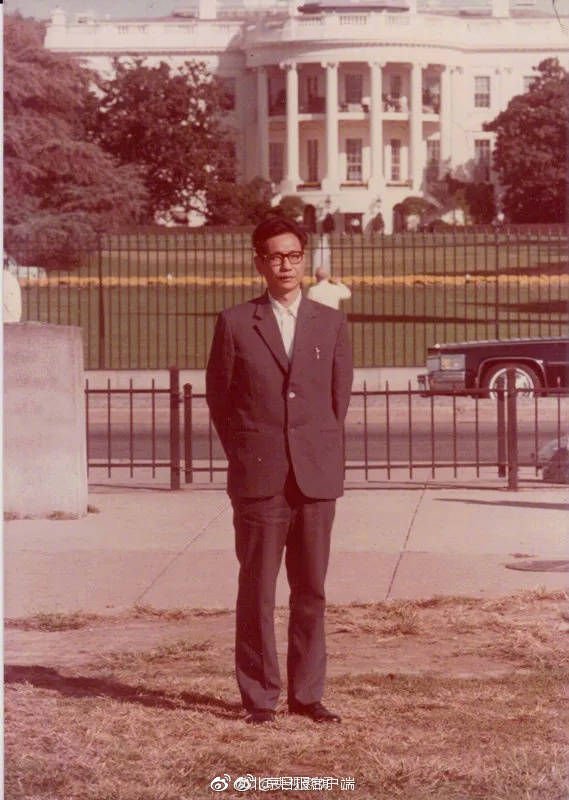 Florist delivers flowers to hospital patients for free