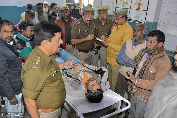 A celebrity chef cooked a special meal for a charity gala that raised $600000 for hunger relief