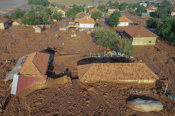 A severe thunderstorm hit the city causing damage to trees and power lines and delaying airport flights