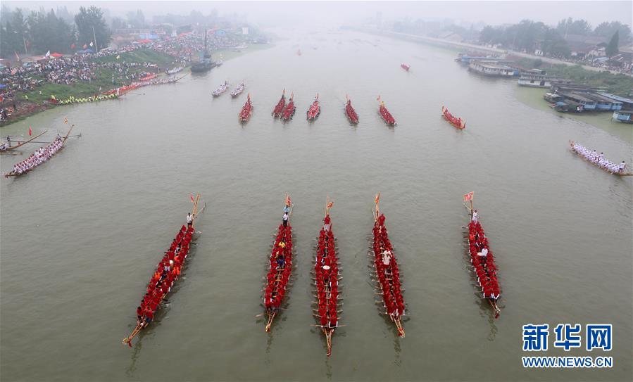 A museum displayed a collection of vintage cameras dating back to the 1800s