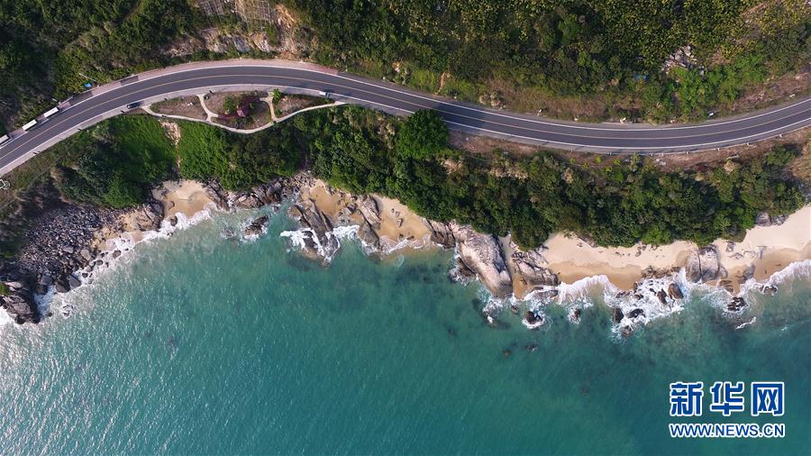 Fashion designer presents new collection inspired by traditional textiles