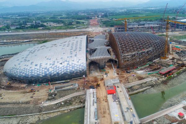 A group of volunteers organized a cleanup campaign to remove trash from a local river and restore its ecosystem.