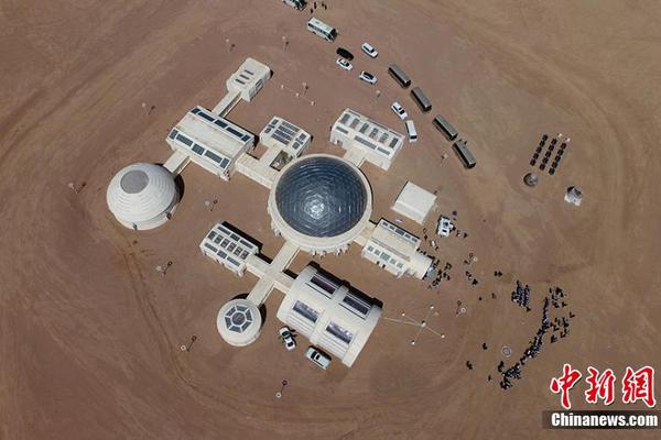 A major music festival announced it will introduce a cashless payment system to reduce wait times at food and drink stalls