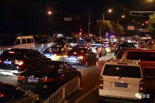 A café started offering catering services for weddings, parties, and corporate events