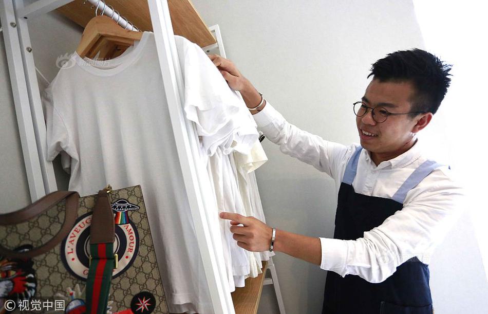 An airline partnered with a hotel chain to offer discounted travel packages for families