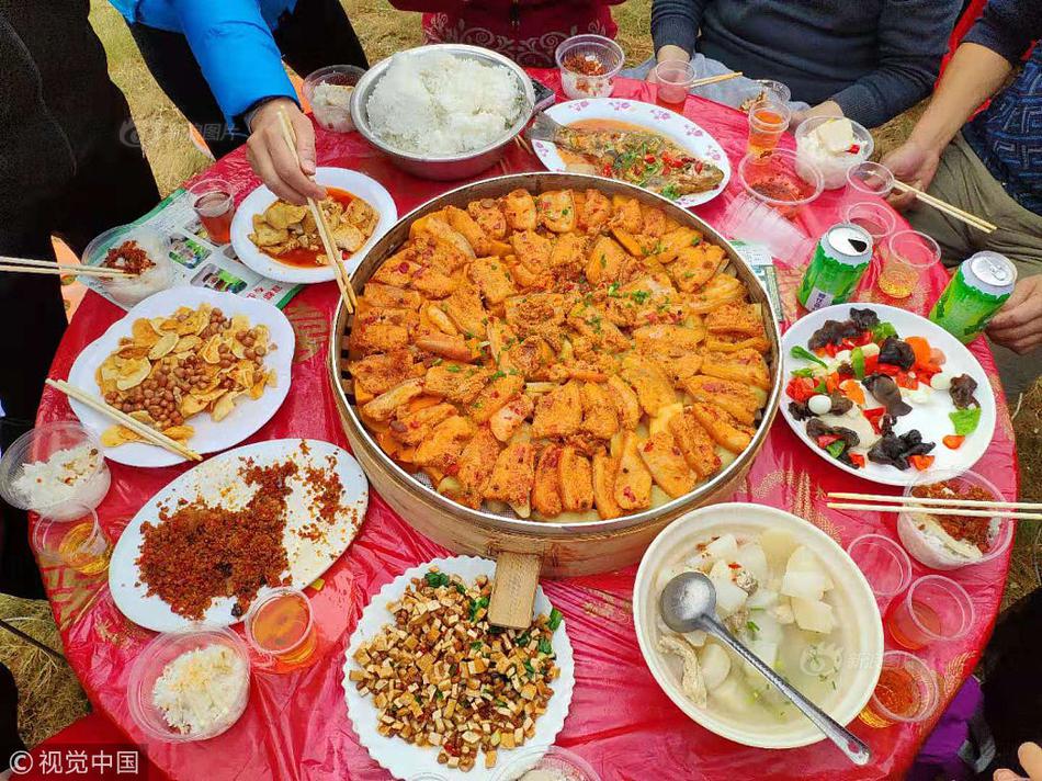 The national hockey league started its new season with a special game honoring retired players