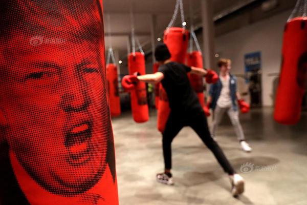 The national opera company performed a new production that received rave reviews from critics