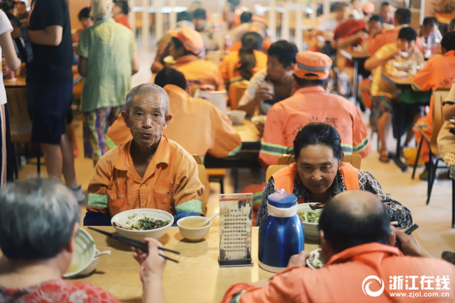 Hardware store offers classes on basic home repair and maintenance