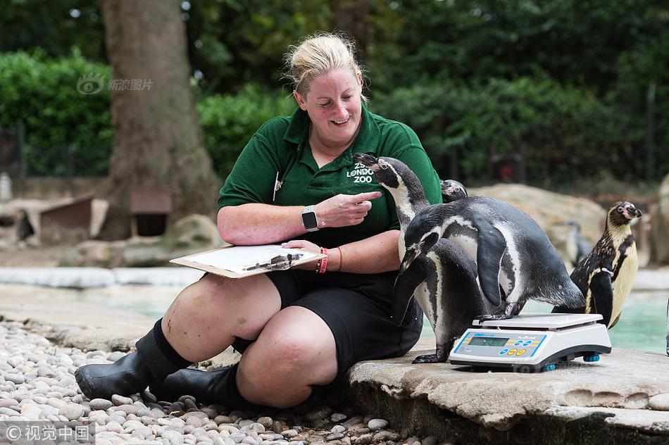 An international aid organization delivered 12000 tons of food to a country facing severe famine due to conflict