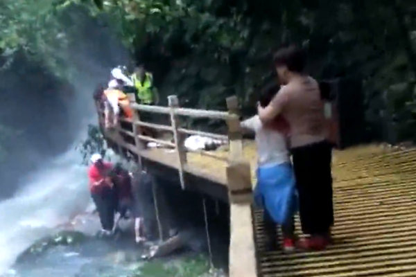 A study revealed that social media use before bed can delay sleep by an average of 90 minutes