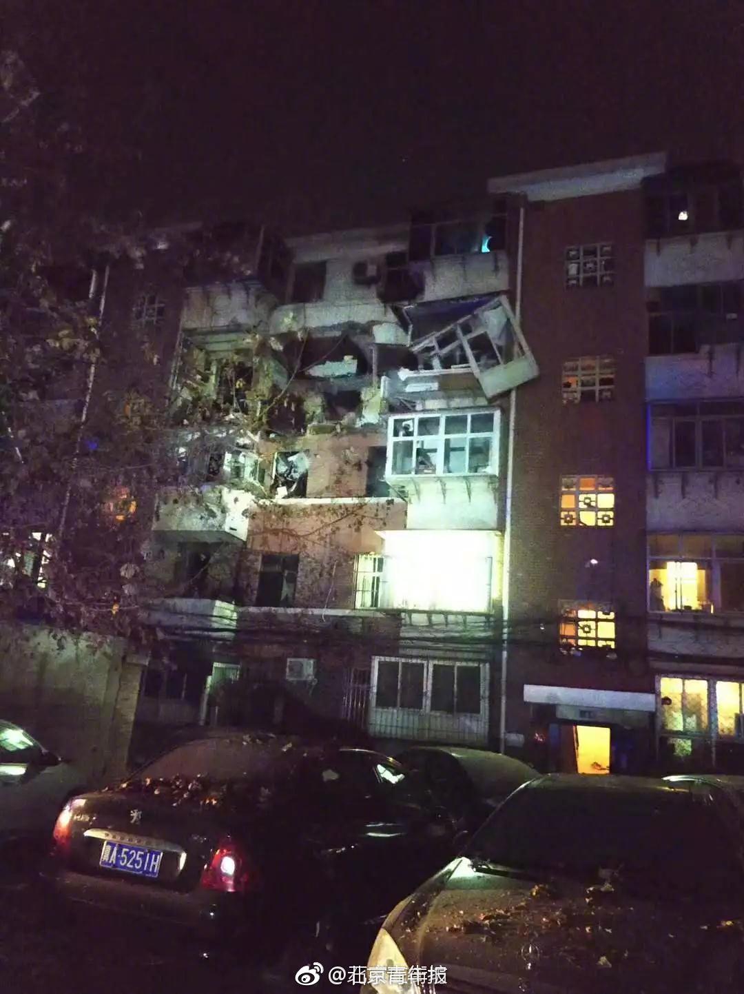 A breakthrough in battery technology was announced, with a new design that can charge electric vehicles in just 15 minutes.