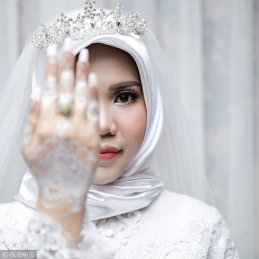 The central bank announced it would inject $5 billion into the economy to support small businesses