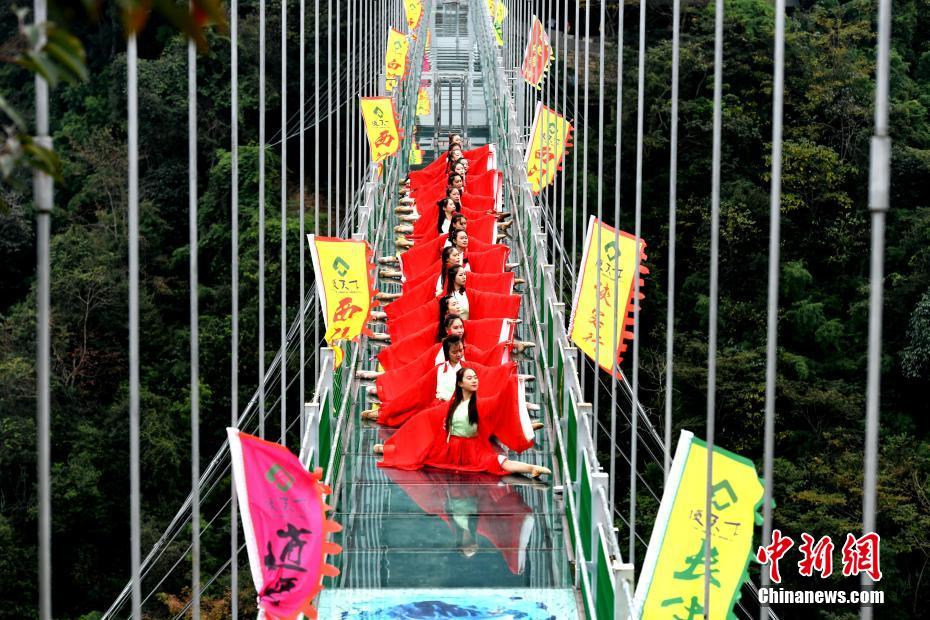 A museum displayed a collection of vintage cameras and photography equipment