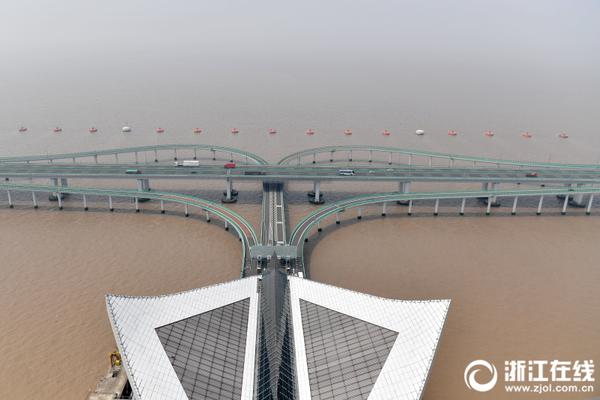 A new shopping mall opened to the public with many famous brand stores