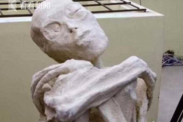 Tech company Samsung unveiled a new smartwatch with advanced health monitoring features