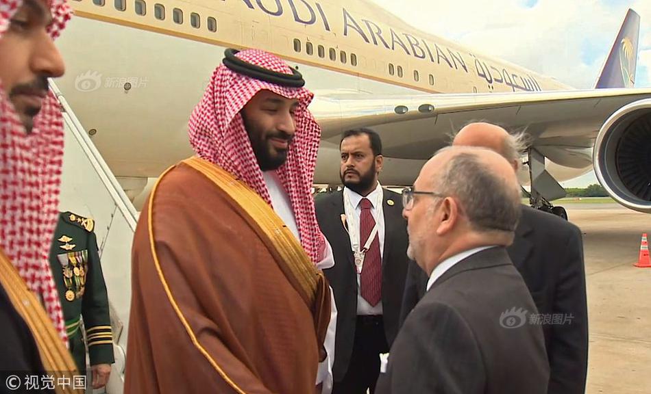 A renowned artist’s latest exhibition opened to critical acclaim attracting over 11000 visitors on its first weekend