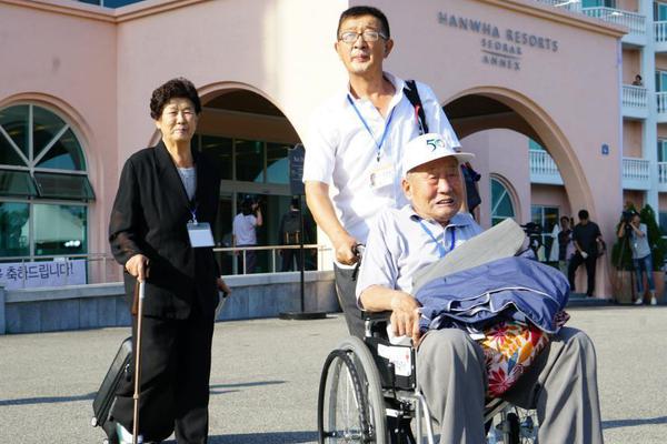 Train company reduces ticket prices for students and senior citizens