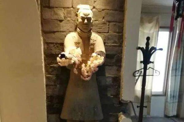 A university opened a new dormitory that can house 400 students