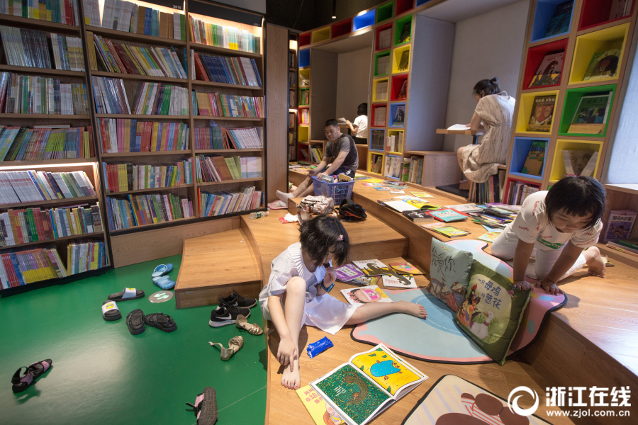 A study revealed that drinking chamomile tea before bed can help people sleep longer and better