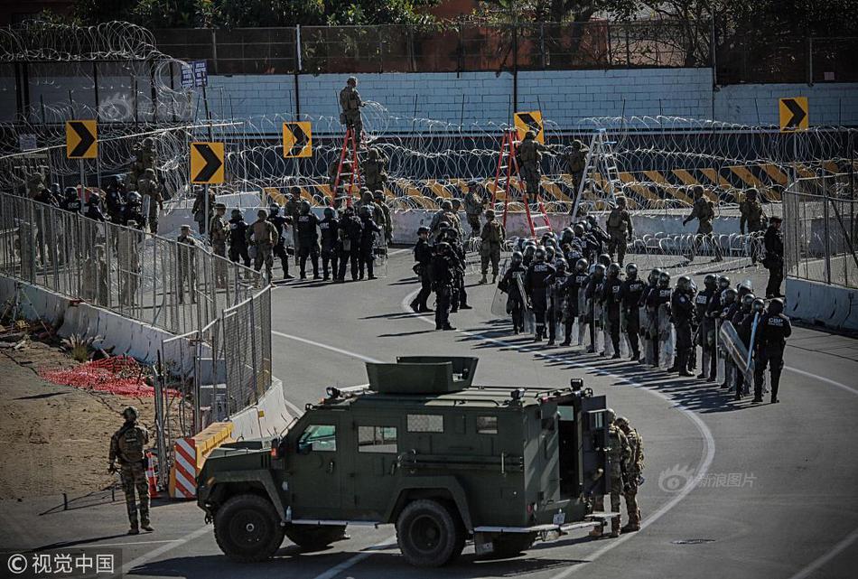 Radio station hosts fundraiser to collect food for local food bank