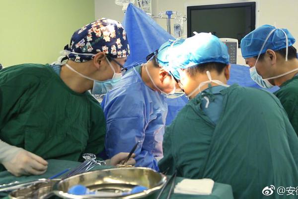 A community center organized a craft fair where local artisans sold handmade goods