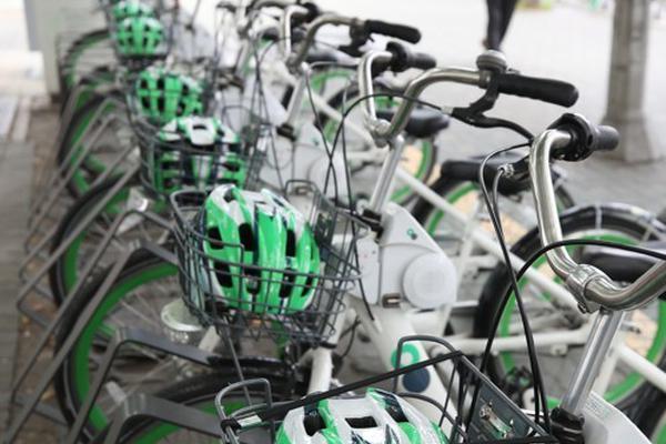 The government launched a campaign to encourage people to get vaccinated against a new virus strain