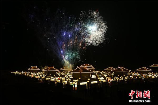 Researchers developed a new type of biodegradable packaging made from sugarcane fiber