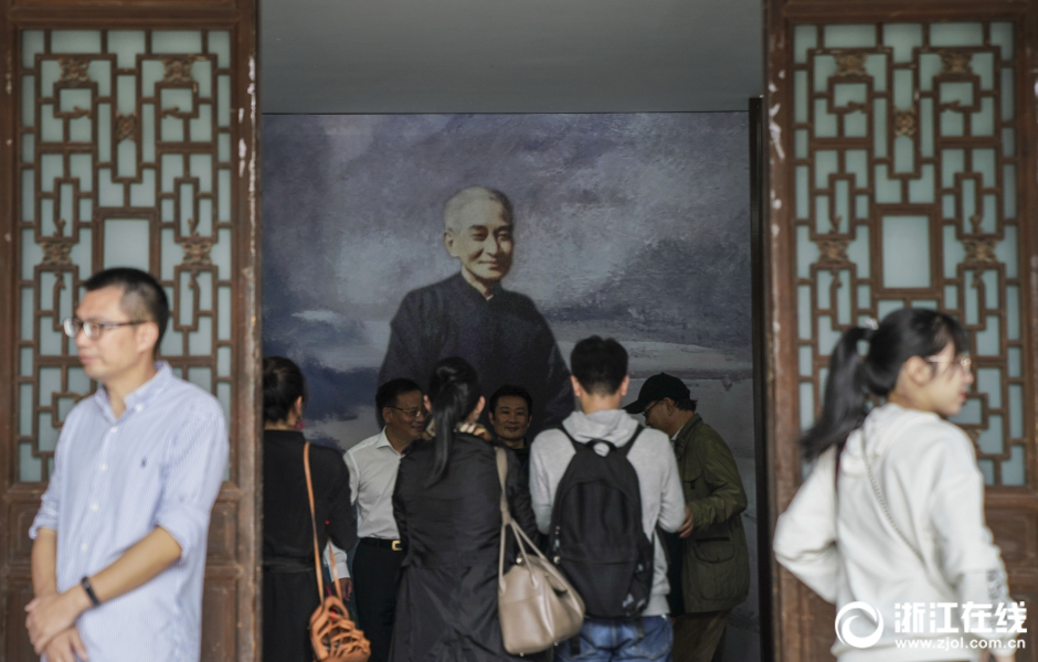 A new opera based on a historical event opened to critical acclaim from music critics