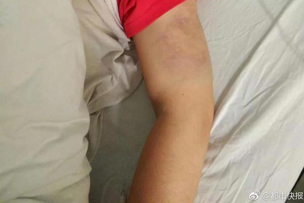 A grocery store started selling organic produce boxes delivered weekly to customers’ homes