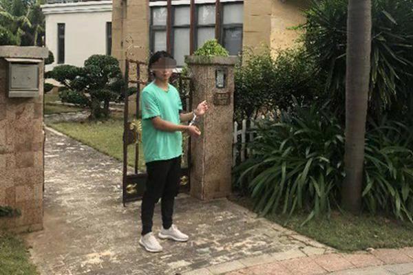 Oceanographers study effects of rising sea temperatures on coral reef ecosystems