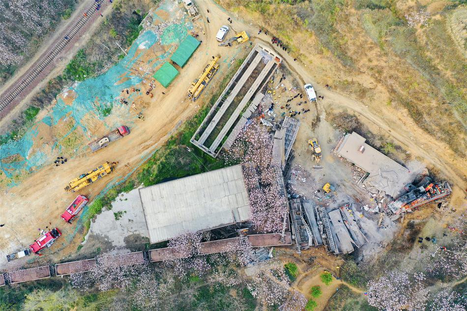 A major airline offered discounts on flights for travelers booking in advance