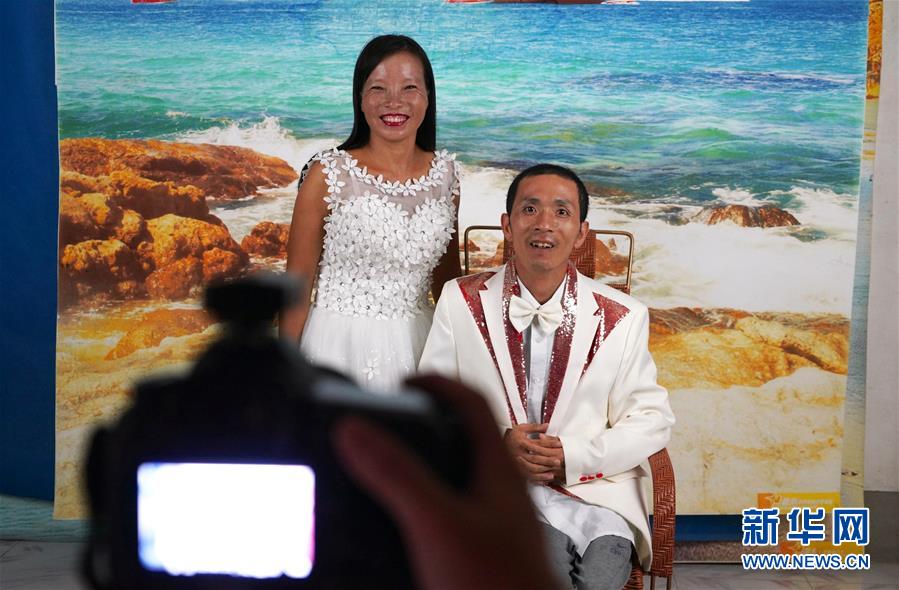 Music label signs rising star after viral performance on social media