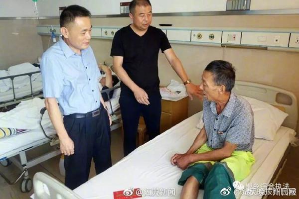 A university awarded honorary degrees to two leaders in environmental science