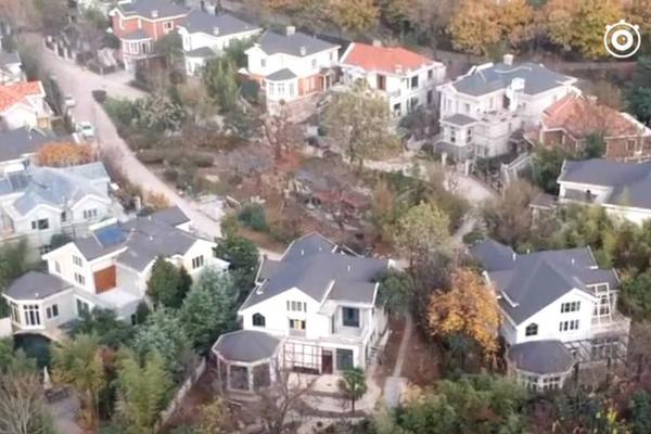 A leading streaming platform released an original series about a team of climate scientists