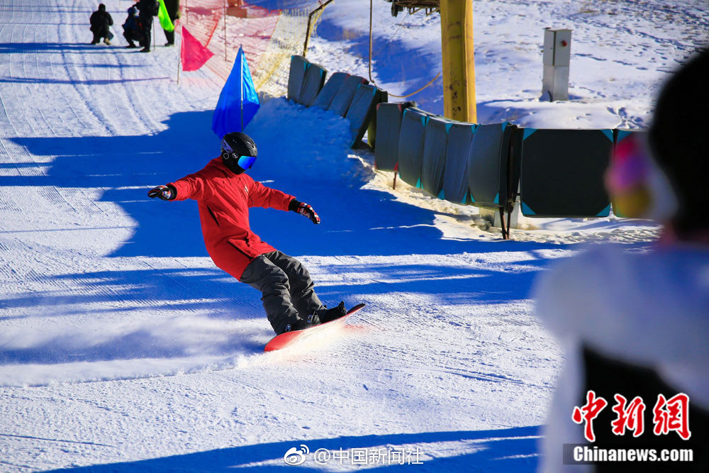 Car dealership offers low interest financing for new electric vehicles