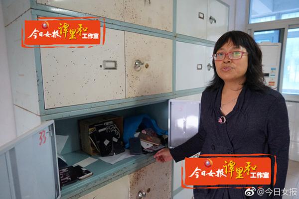 A grocery store chain raised its employee discount to 30% for all full-time staff