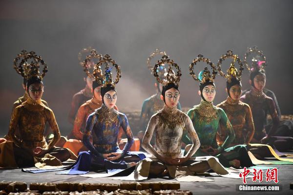 Theater shows classic movie with introduction by film historian