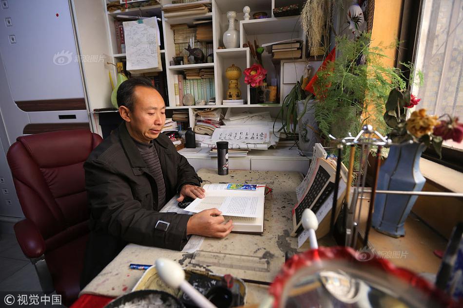 A national park offered guided nature hikes led by volunteer naturalists